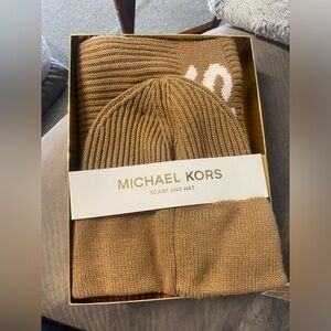 NWT Womens Michael Kors Tan Scarf and Hat Set
